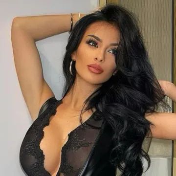 Ona je magnet za nogometa&scaron;e, a najvi&scaron;e voli ulagati u Birkinice: Tko je Sinjanka Anđela &Scaron;imac?