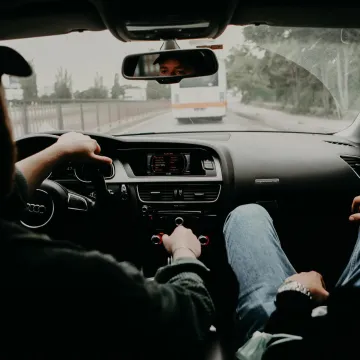 Stručnjak za automobile poja&scaron;njava: Zabluda o vožnji 'u leru' može vas skupo ko&scaron;tati