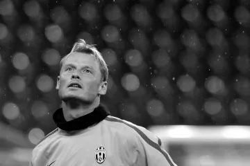 U stravičnoj prometnoj nesreći poginuo slavni nogometa&scaron;