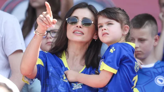 Kći Amre Džeko pokazala veliko srce: Mala Dalia donirala kosu i postala mali heroj