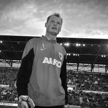 Detalji stravične nesreće: Biv&scaron;eg vratara Juventusa i Arsenala vlak vukao nekoliko metara