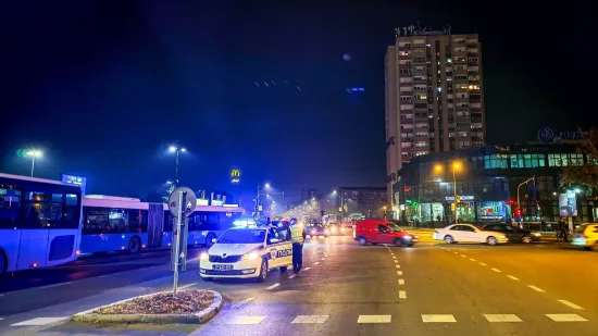 Pri&scaron;ao mladiću u autobusu i izbo ga nožem u trbuh: Bori se za život u bolnici