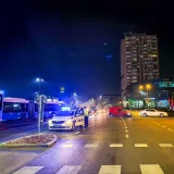 Pri&scaron;ao mladiću u autobusu i izbo ga nožem u trbuh: Bori se za život u bolnici