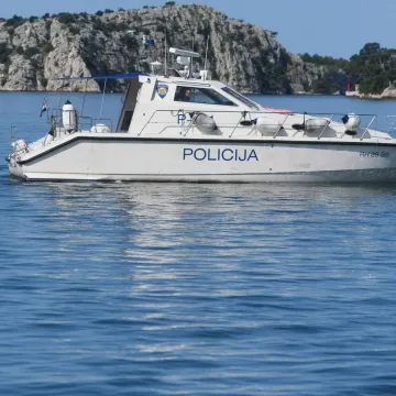 Vidjeli tijelo u moru kod Zadra, policija na terenu