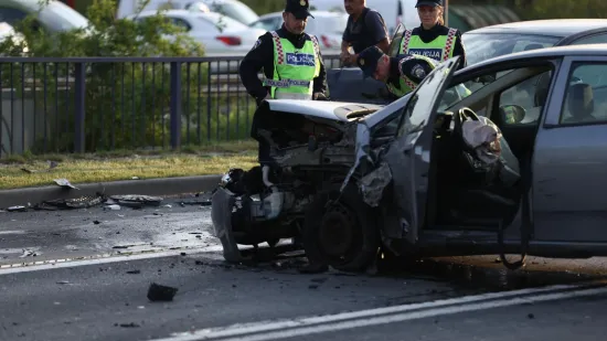Policija traži svjedoke te&scaron;ke nesreće u Zagrebu: Dvoje ozlijeđenih u sudaru četiri auta