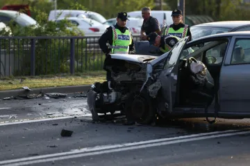 Policija traži svjedoke te&scaron;ke nesreće u Zagrebu: Dvoje ozlijeđenih u sudaru četiri auta