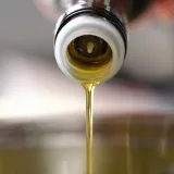 Mali trik s bocom maslinovog ulja: Jeste li znali za ovu skrivenu funkciju čepa?