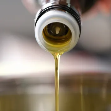 Mali trik s bocom maslinovog ulja: Jeste li znali za ovu skrivenu funkciju čepa?