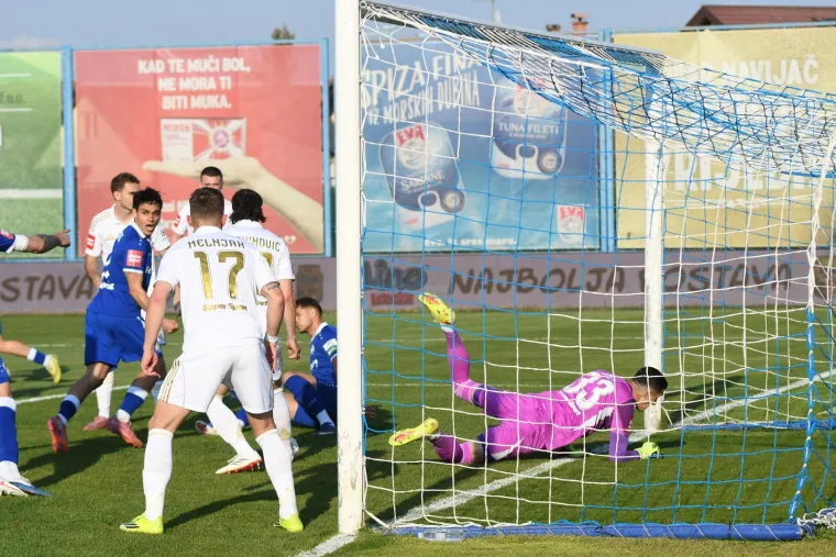 Kakav triler na Apa&scaron;u! Slaven dominirao i dvaput vodio, Hajduk čudesno izvukao remi