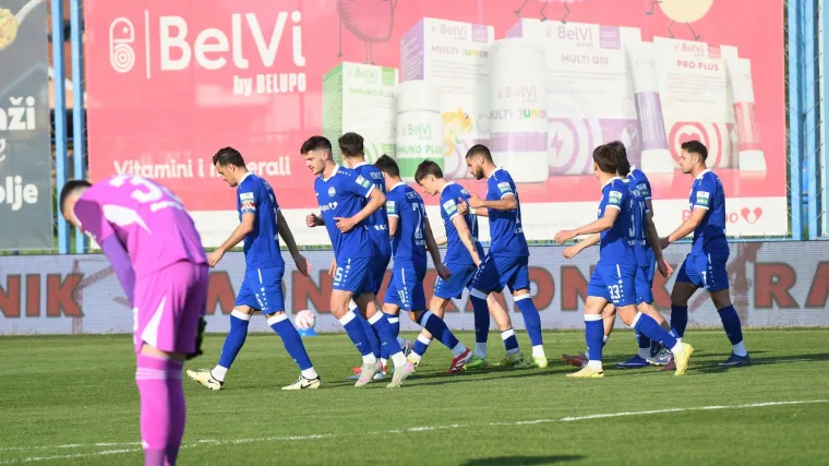 Je l' moguće da VAR ovo ne vidi? Pogledajte spornu situaciju s golmanom Hajduka o kojoj svi pričaju