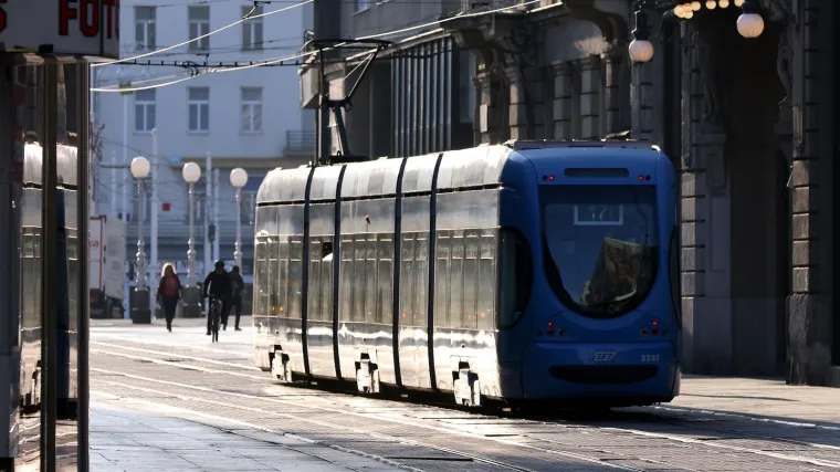 Veliki prosvjed u centru Zagreba: Ovo su zahtjevi sindikata; Tramvajski promet preusmjeren