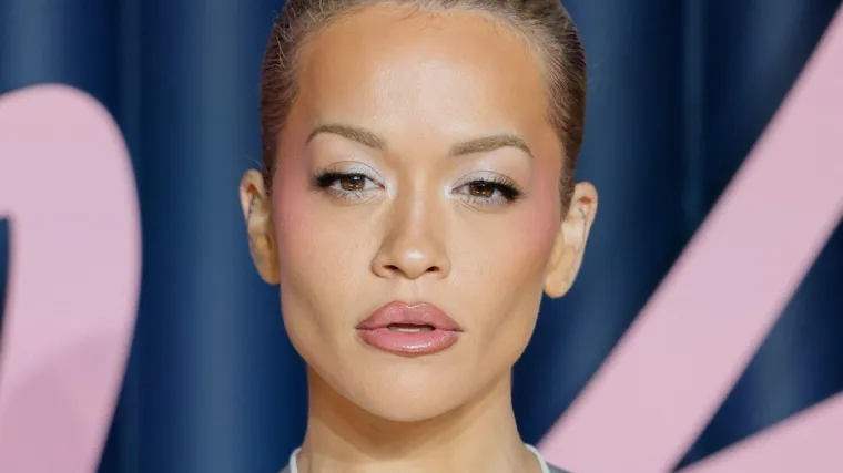 Glazbenica kosovskog podrijetla isklesanu liniju i zaintrigirala obožavatelje