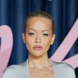 Glazbenica kosovskog podrijetla isklesanu liniju i zaintrigirala obožavatelje