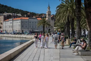 U Zagrebu prosvjedi, u Splitu lagana &scaron;etnja preko rive: Ovako danas uživaju stanovnici grada pod Marjanom