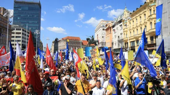 Na nogama 70 tisuća ljudi: 'Dosta je bilo priče kako živimo u bajci i blagostanju'