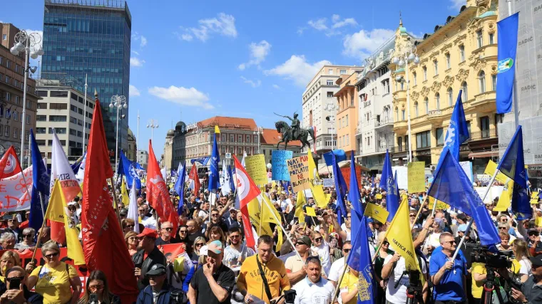 Na nogama 70 tisuća ljudi: 'Dosta je bilo priče kako živimo u bajci i blagostanju'