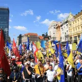 Na nogama 70 tisuća ljudi: 'Dosta je bilo priče kako živimo u bajci i blagostanju'