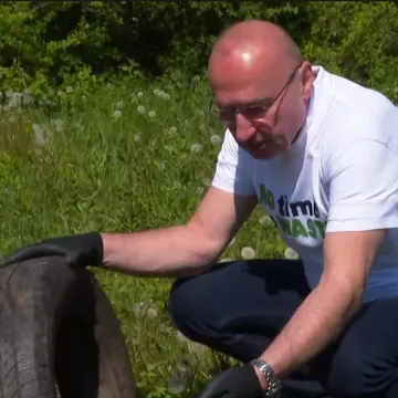 Radman u akciji či&scaron;ćenja ostao &scaron;okiran gumom u prirodi: 'Netko nije dozvolio klicanje nove trave'