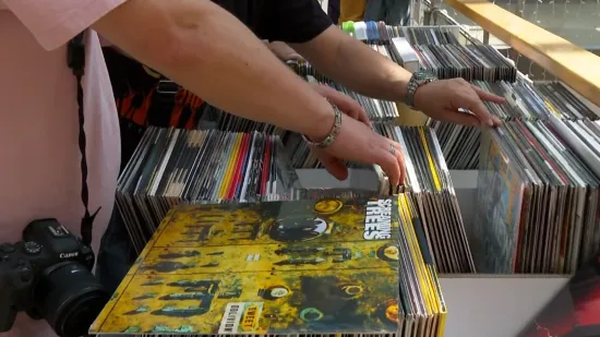 Mladi se vraćaju vinilu, opet je postao apsolutni hit: 'Jednom kad krene&scaron; s pločama nema povratka'