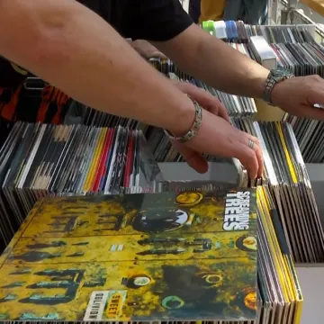 Mladi se vraćaju vinilu, opet je postao apsolutni hit: 'Jednom kad krene&scaron; s pločama nema povratka'