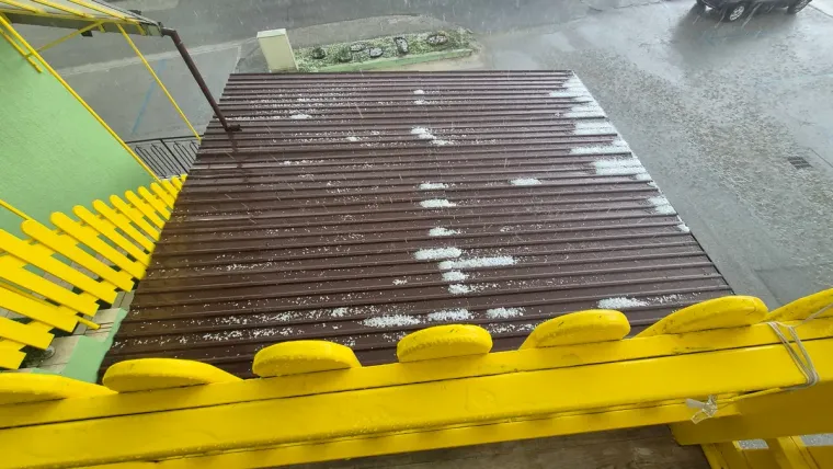 Sloveniju pogodilo nevrijeme s tučom, obilne oborine sve poplavile! DHMZ: 'Prijeti i Hrvatskoj'