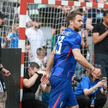 Niko Kranjčar, Mandžukić i druge legende zaigrale u čast Nikole Pokrivača. Pogledajte tko se sve pojavio