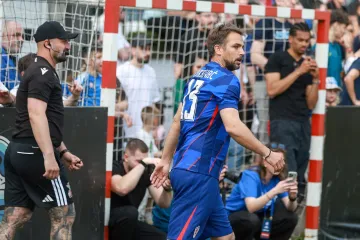 Niko Kranjčar, Mandžukić i druge legende zaigrale u čast Nikole Pokrivača. Pogledajte tko se sve pojavio