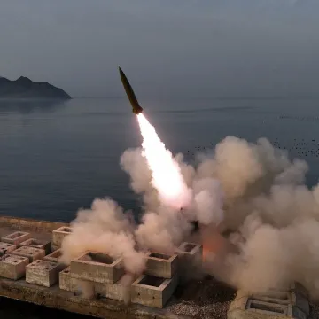 Sada je i potvrđeno: Ispaljeno pet balističkih raketa, Kim je sve nadgledao