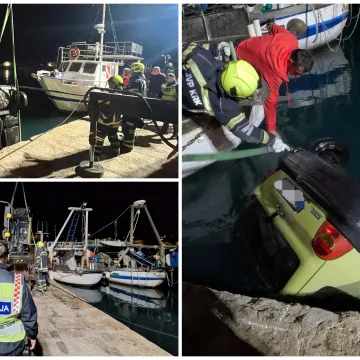 Vatrogasci na Krku 'upecali' Twinga: Pogledajte izvlačenje automobila iz mora