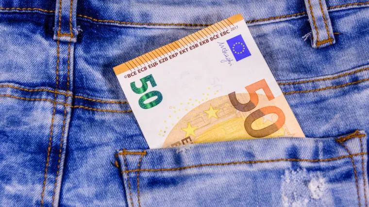 Ovaj trik s novčanicom od 50 eura navodno privlači bogatstvo poput magneta