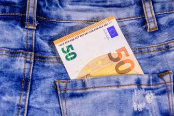 Ovaj trik s novčanicom od 50 eura navodno privlači bogatstvo poput magneta