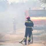 Palio otpad pa izazvao požar kod Drni&scaron;a, oglasila se policija: 'Vatra zahvatila vinograd'