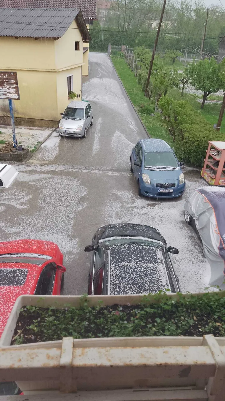 Jako nevrijeme s tučom pogodilo dijelove Hrvatske, stižu snimke: 'Horor, zamračilo se'