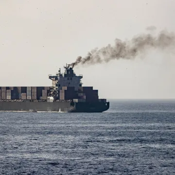 SAD objavio fotografiju zaplijenjenog broda, Iran traži oslobađanje posade. Trump prijeti