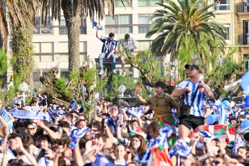 100 tisuća navijača dočekalo svoje heroje nakon osvajanja Kupa: Među njima i dva Vatrena