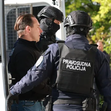 Duge cijevi dopratile Srđana Mlađana na sud, pogledajte snimku: Danas svjedoči njegov kum