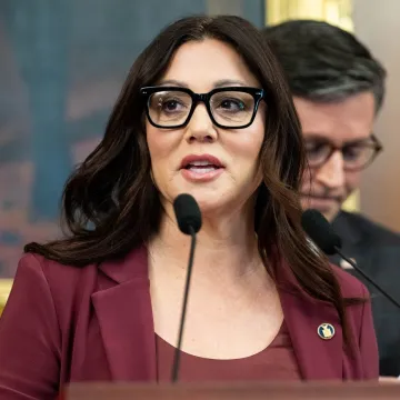 Imala seks aferu s članom osiguranja i pila na radnom mjestu? Trumpova ministrica dala otkaz