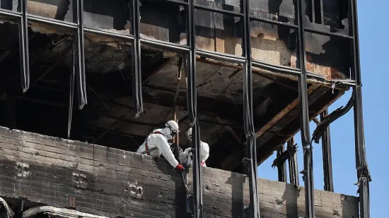 Ljudi u za&scaron;titnim odijelima u&scaron;li u Vjesnik! Pogledajte &scaron;to se događa na 16. katu