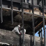 Ljudi u za&scaron;titnim odijelima u&scaron;li u Vjesnik! Pogledajte &scaron;to se događa na 16. katu