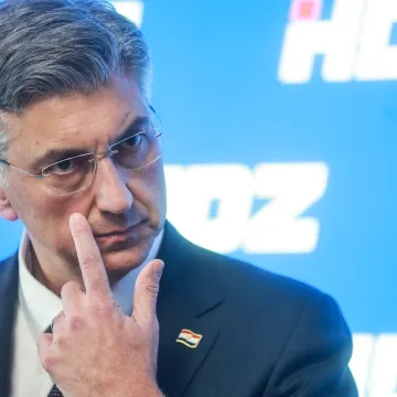 Andrej Plenković se obraća novinarima, pratite izjave