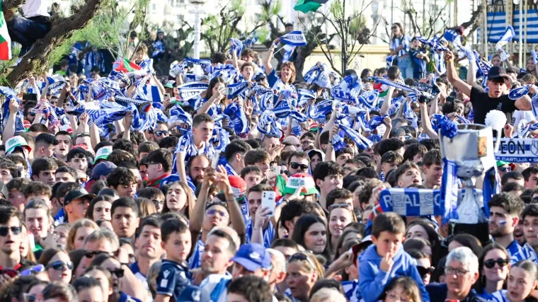 Tisuće navijača dočekale Sučića i Ćaletu-Cara nakon osvajanja Kupa Kralja