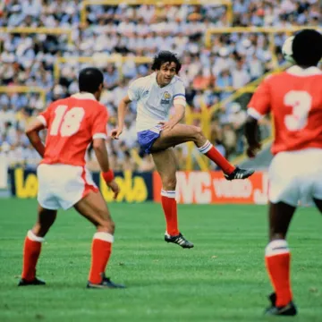 Mundijalske priče: Princ otkriva SP! Kako je &scaron;eik zaustavio utakmicu i natjerao Miroslava da poni&scaron;ti gol