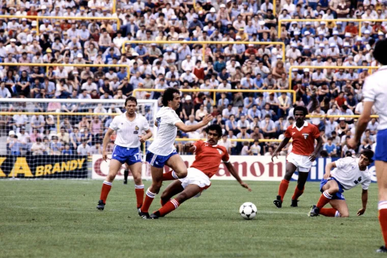 Mundijalske priče: Princ otkriva SP! Kako je &scaron;eik zaustavio utakmicu i natjerao Miroslava da poni&scaron;ti gol