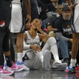 NBA zvijezda doživjela morbidnu ozljedu: Glavom udario o parket pa hitno napustio utakmicu