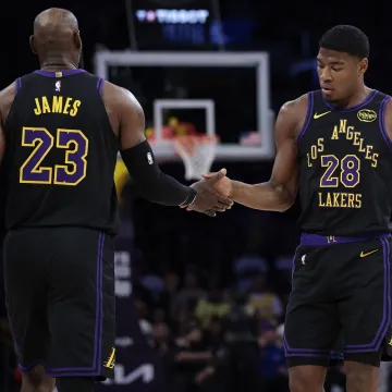 Lakersi bez Dončića i Reavesa gaze Rocketse, drama u ostalim serijama