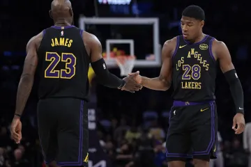 Lakersi bez Dončića i Reavesa gaze Rocketse, drama u ostalim serijama