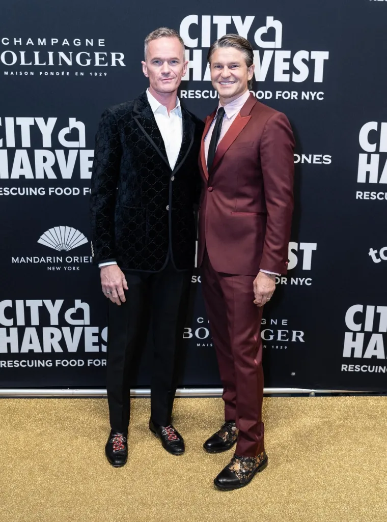 Slavni 'Barney Stinson' snimljen u zagrljaju supruga: Ovako danas izgleda zvijezda kultne serije