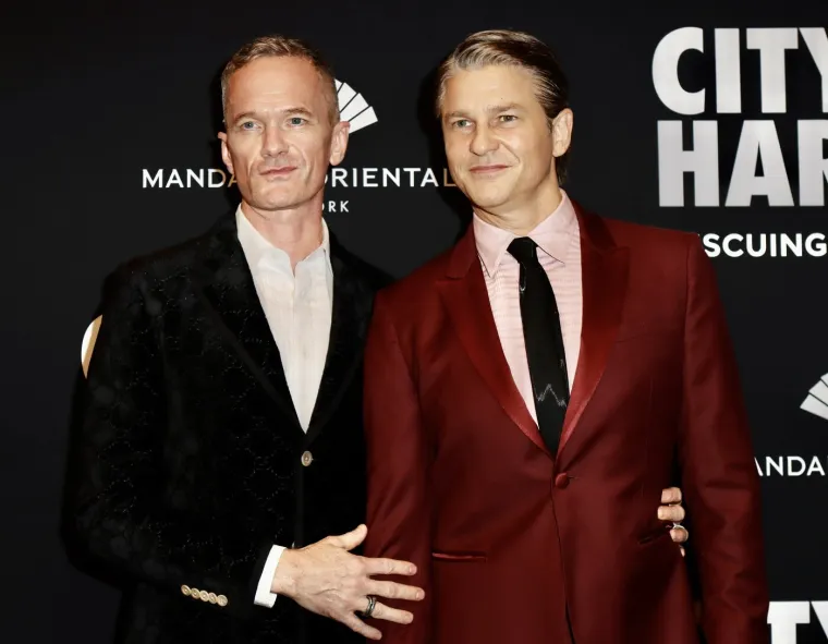 Slavni 'Barney Stinson' snimljen u zagrljaju supruga: Ovako danas izgleda zvijezda kultne serije