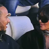 O ovim fotografijama bruji cijeli svijet: Kim K. i Hamilton 'uhvaćeni' u ljubavnom klinču na plaži