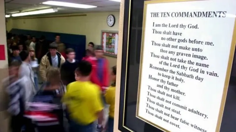 Deset zapovijedi ulazi u učionice u Teksasu, plju&scaron;te reakcije: 'Ovo je gaženje prava!'